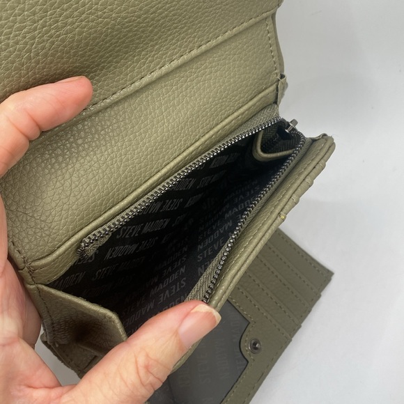 Steve Madden signature embossed faux leather green convertible  wristlet wallet - Picture 10 of 13